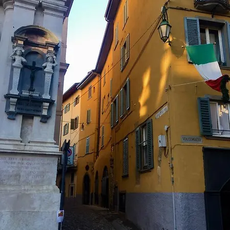 Piazza Vecchia Apartment