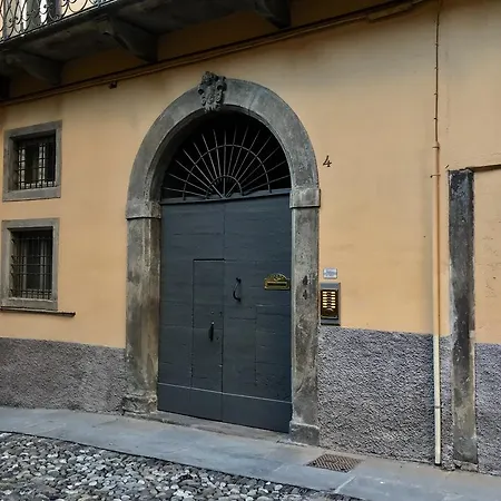 Piazza Vecchia *